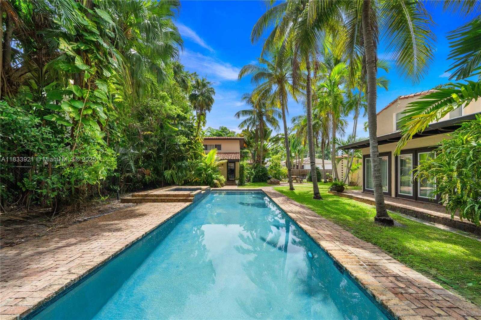 Small Image of 2880 FAIRGREEN DR, Miami Beach Number 7