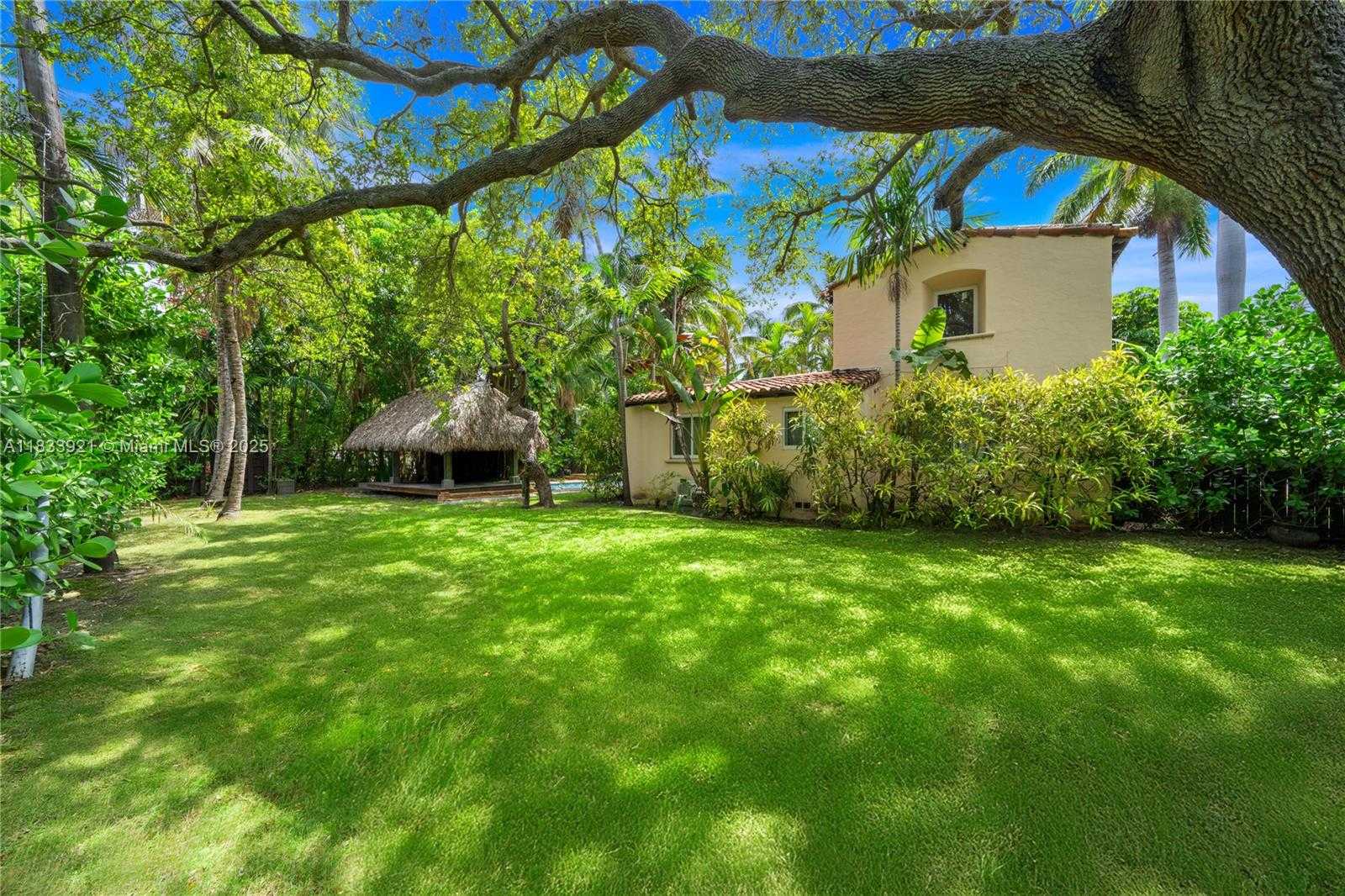 Small Image of 2880 FAIRGREEN DR, Miami Beach Number 9