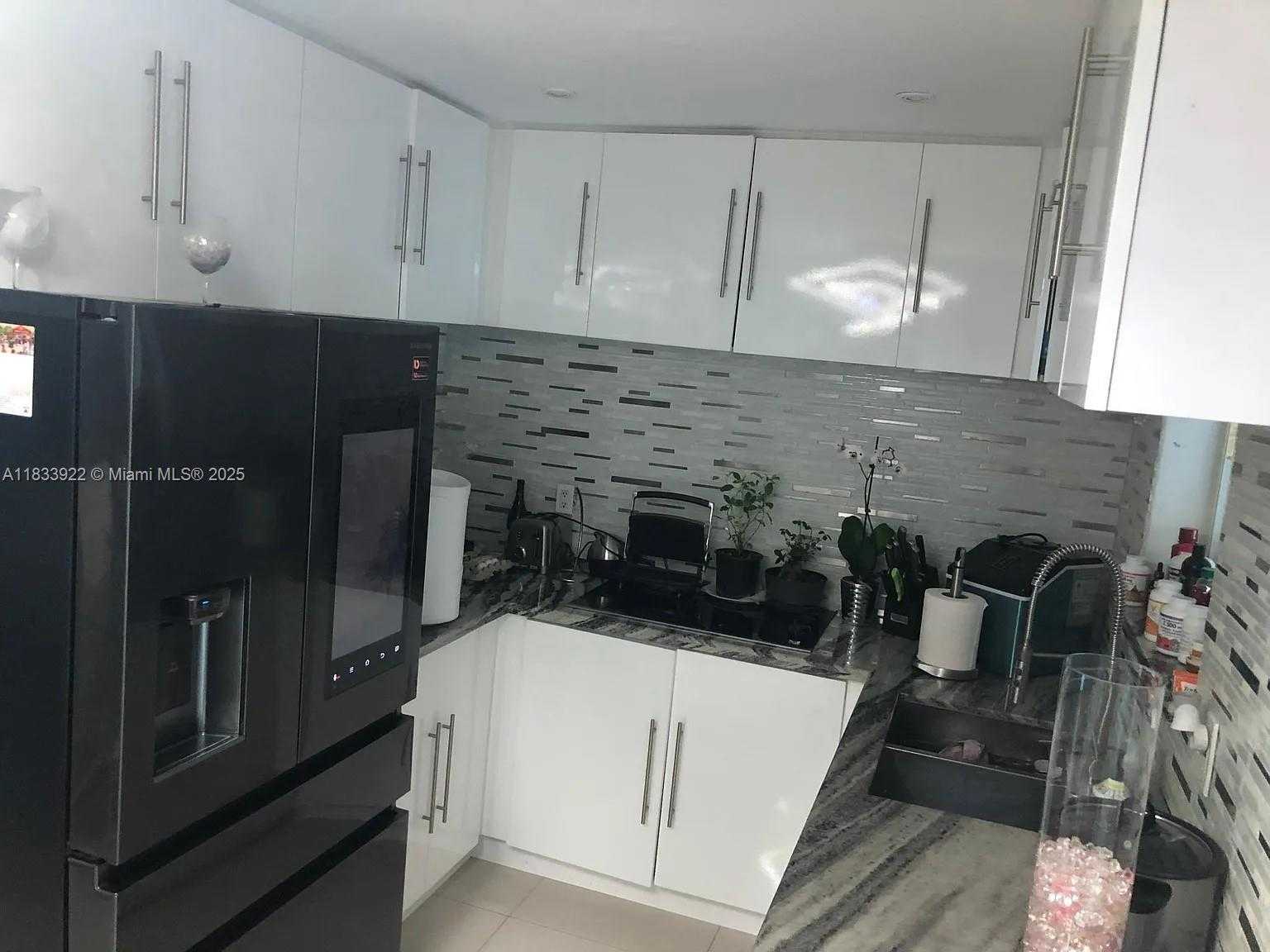 Small Image of 8031 NORTH WEST 175TH ST, Hialeah Number 11