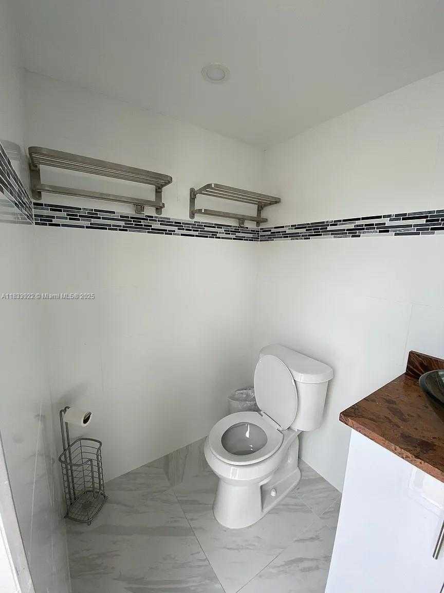 Small Image of 8031 NORTH WEST 175TH ST, Hialeah Number 12