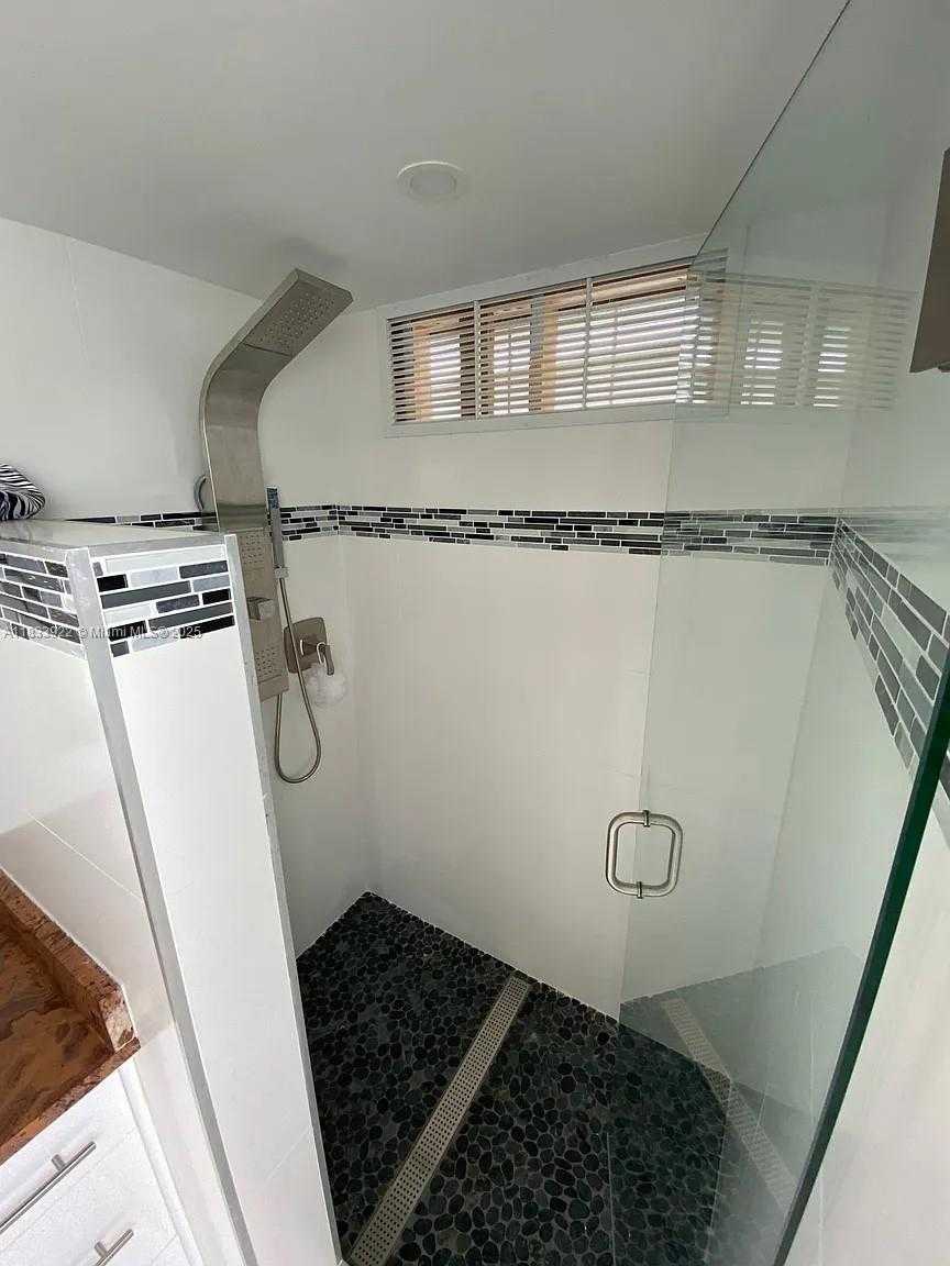 Small Image of 8031 NORTH WEST 175TH ST, Hialeah Number 13