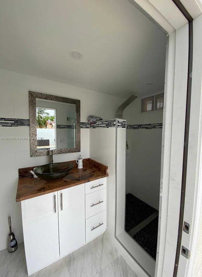 Small Image of 8031 NORTH WEST 175TH ST, Hialeah Number 14