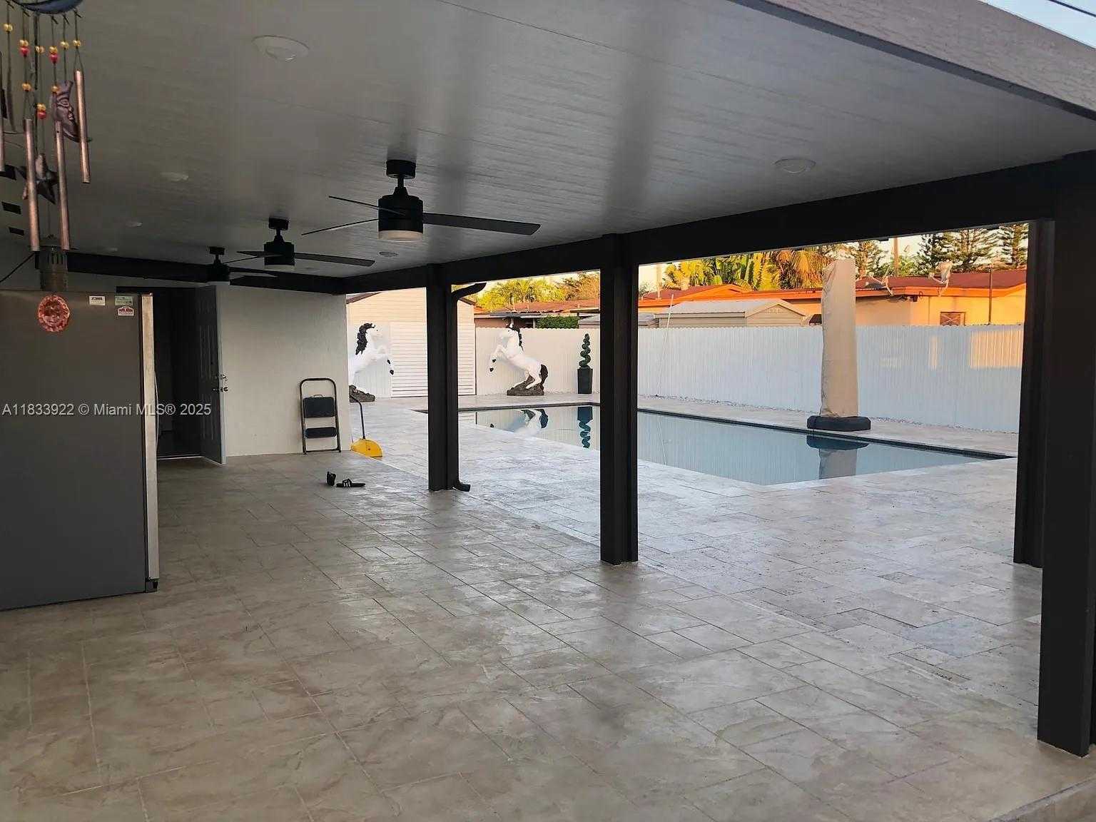 Small Image of 8031 NORTH WEST 175TH ST, Hialeah Number 3