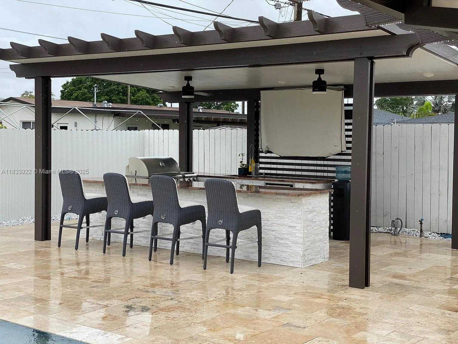 Small Image of 8031 NORTH WEST 175TH ST, Hialeah Number 4