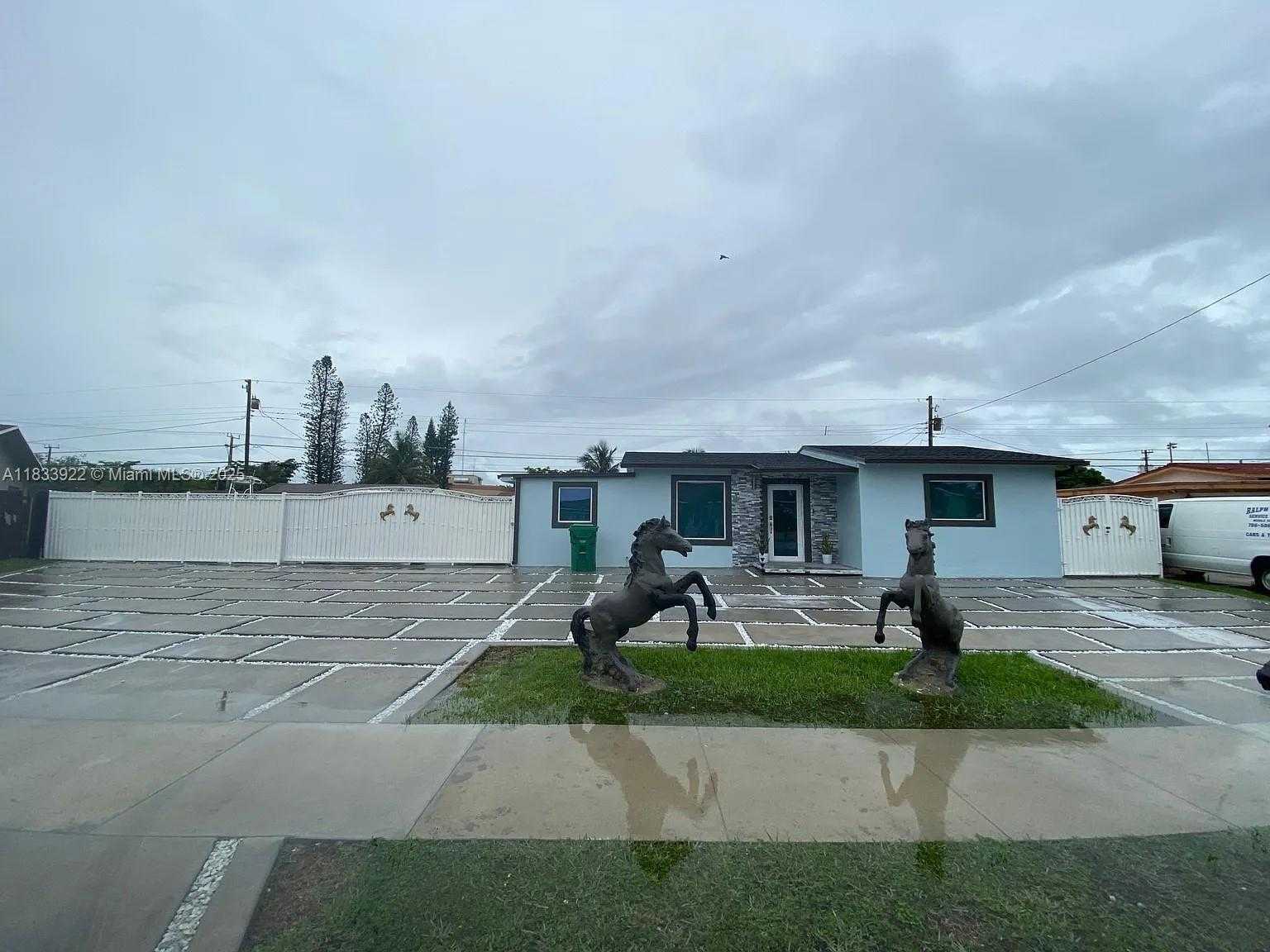 Small Image of 8031 NORTH WEST 175TH ST, Hialeah Number 7