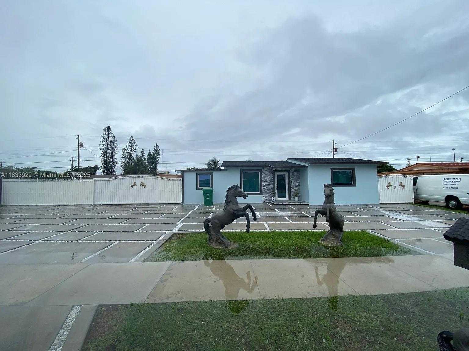 Small Image of 8031 NORTH WEST 175TH ST, Hialeah Number 9