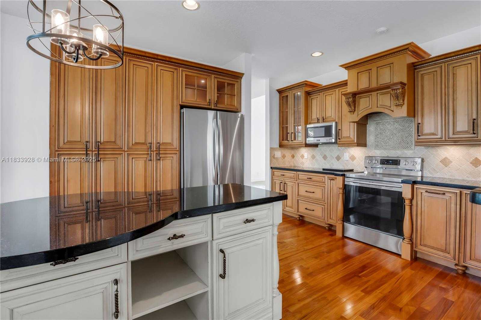 Small Image of 325 CAMERON DR, Weston Number 10