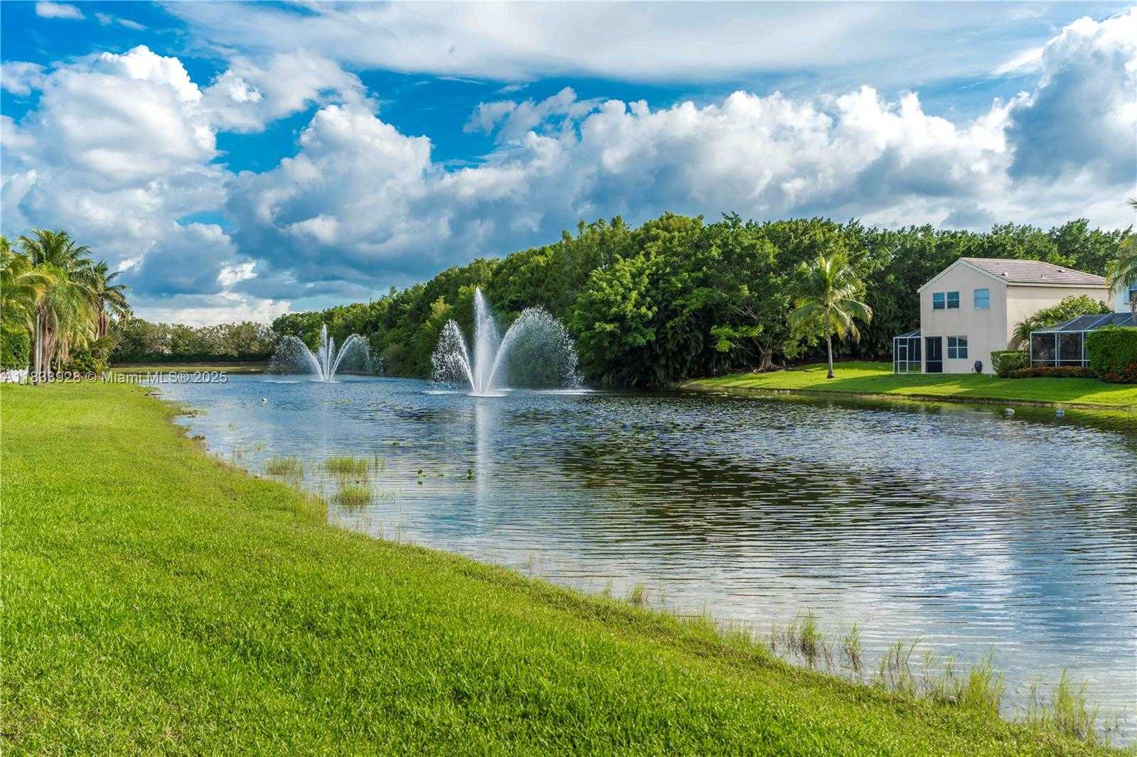 Small Image of 325 CAMERON DR, Weston Number 3