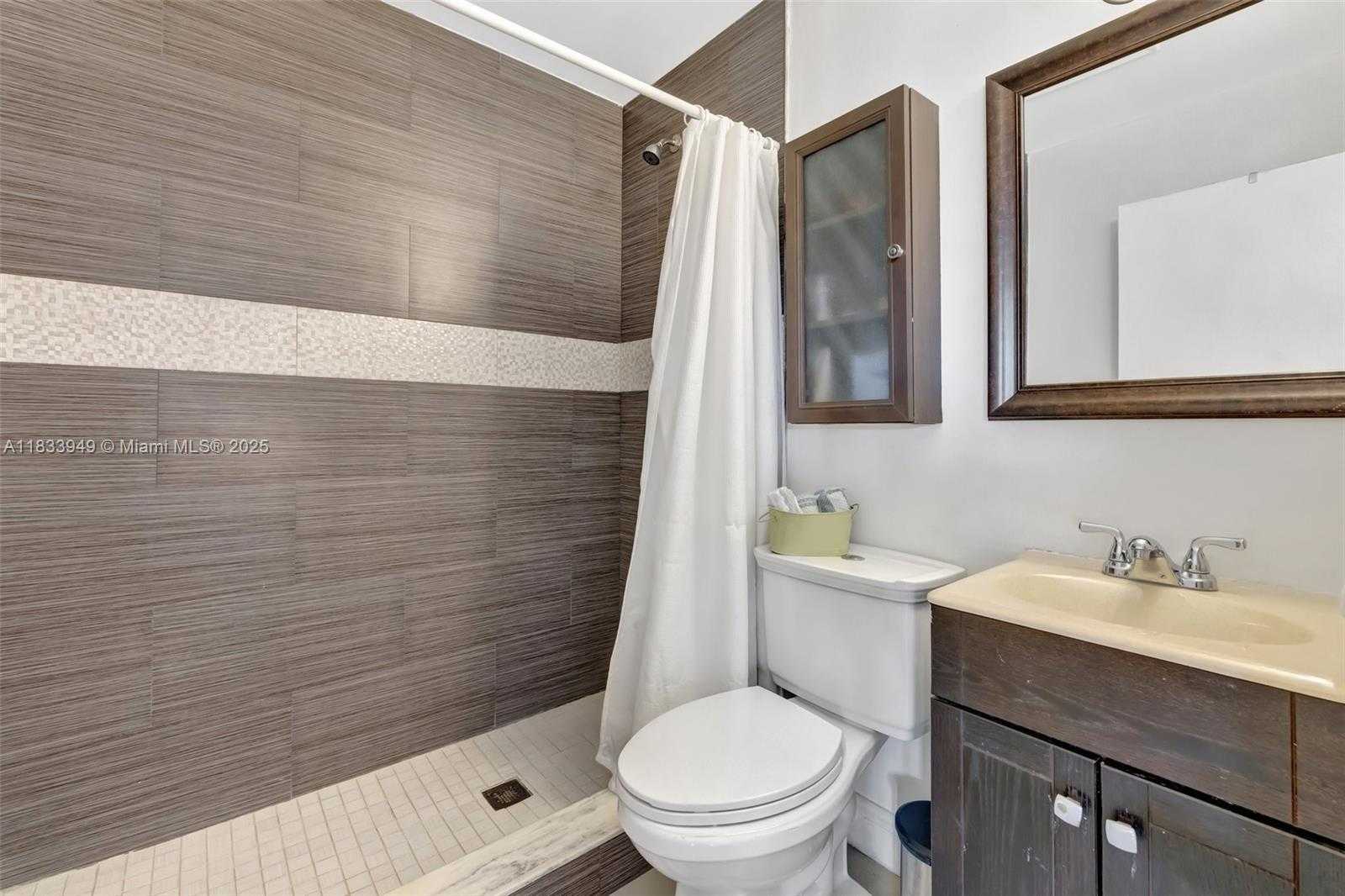 Small Image of 2261 NORTH EAST 62ND ST, Fort Lauderdale Number 26