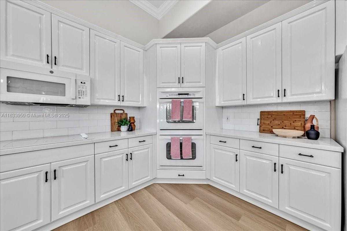 Small Image of 12580 NORTH WEST 76TH ST, Parkland Number 19
