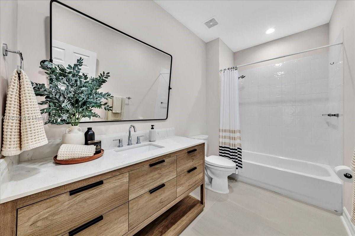Small Image of 12580 NORTH WEST 76TH ST, Parkland Number 44