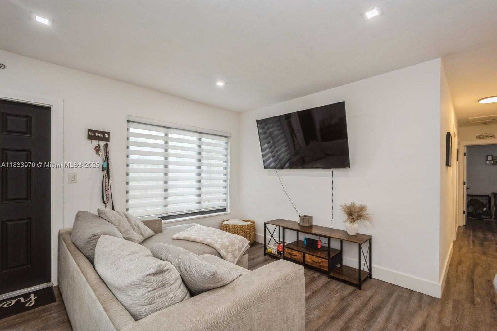 Small Image of 1530 NORTH 69TH WAY, Hollywood Number 4