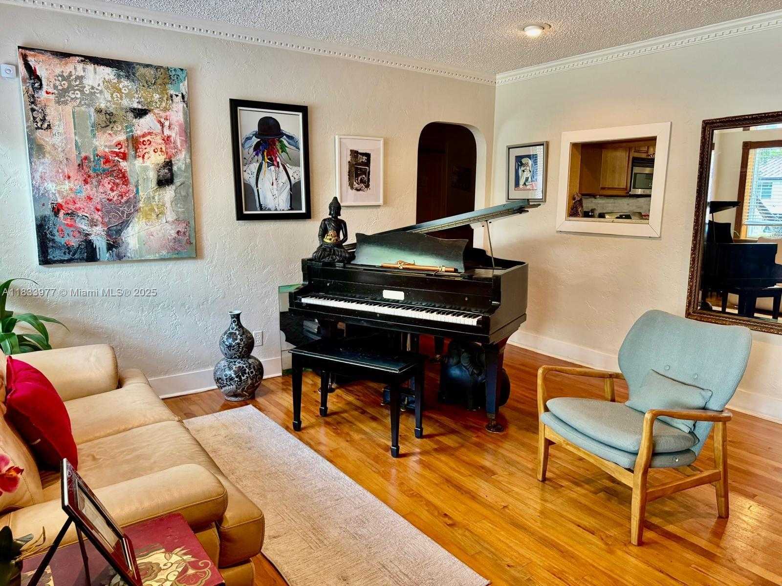 Small Image of 1410 FLETCHER ST, Hollywood Number 4
