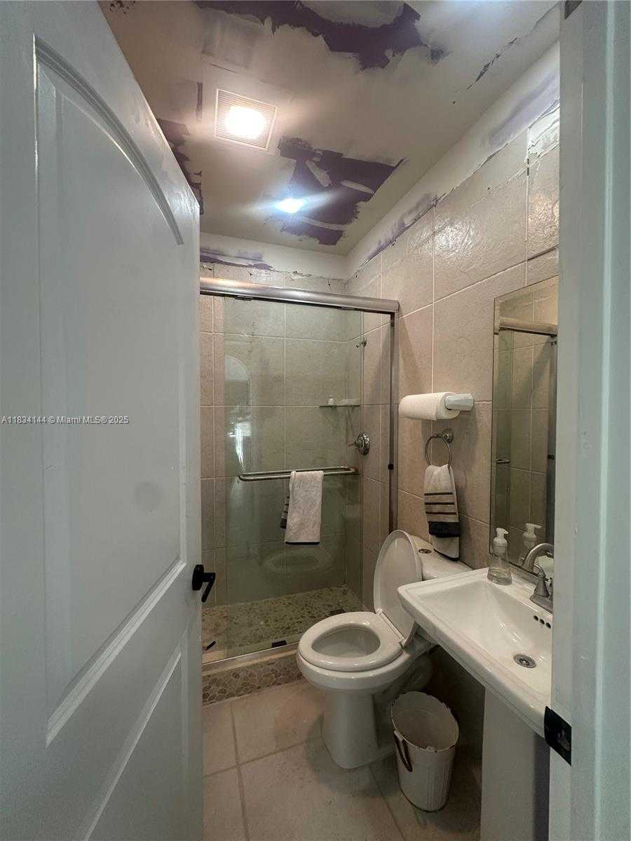 Small Image of 5900 NORTH EAST 21ST LN, Fort Lauderdale Number 13