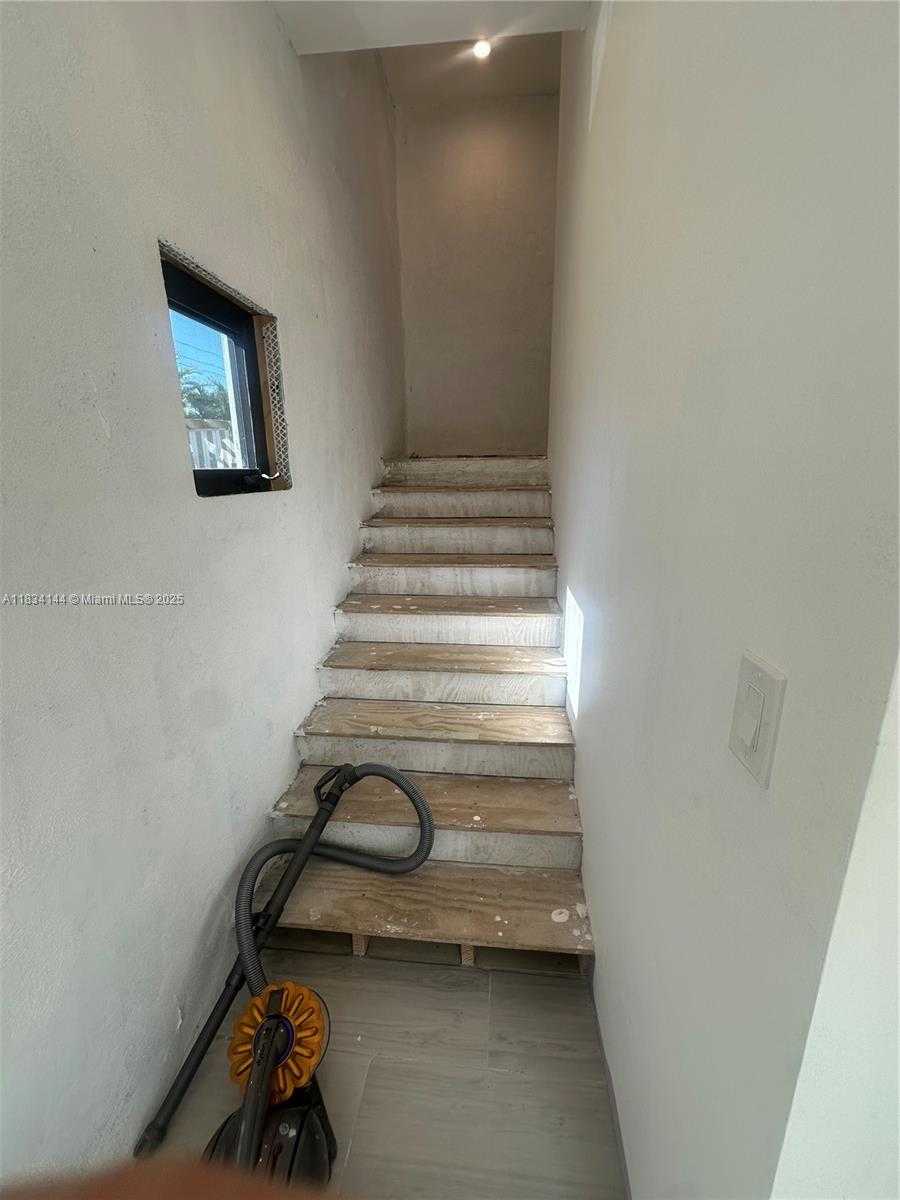 Small Image of 5900 NORTH EAST 21ST LN, Fort Lauderdale Number 14