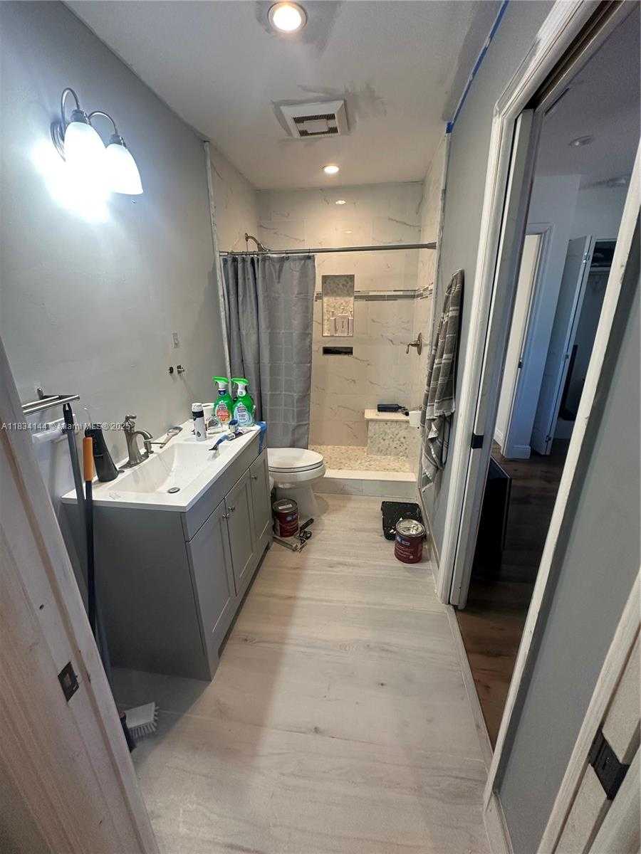 Small Image of 5900 NORTH EAST 21ST LN, Fort Lauderdale Number 20