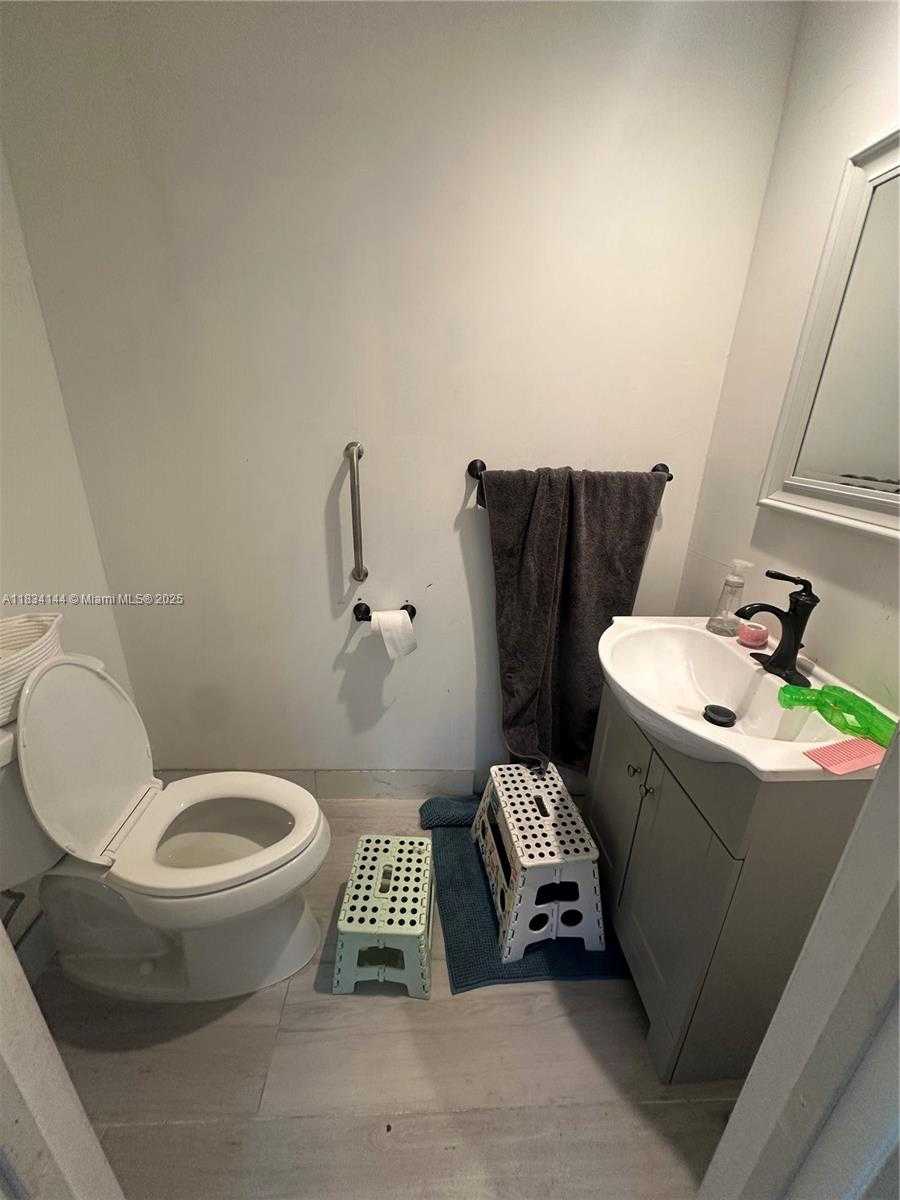 Small Image of 5900 NORTH EAST 21ST LN, Fort Lauderdale Number 39