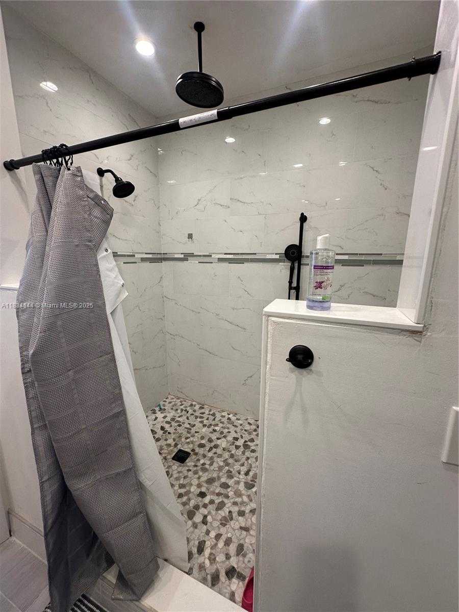 Small Image of 5900 NORTH EAST 21ST LN, Fort Lauderdale Number 43