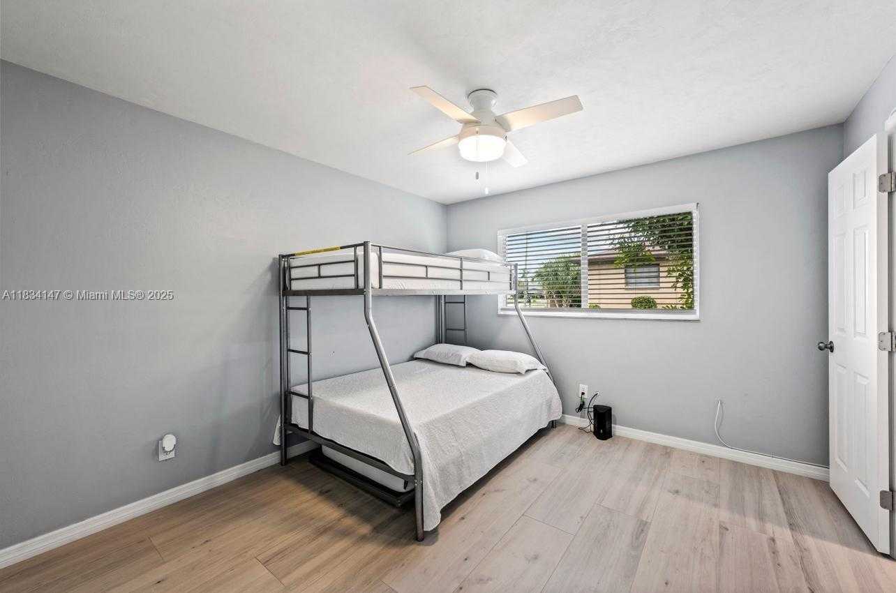 Small Image of 237 SANTA MONICA CT, Cape Coral Number 10