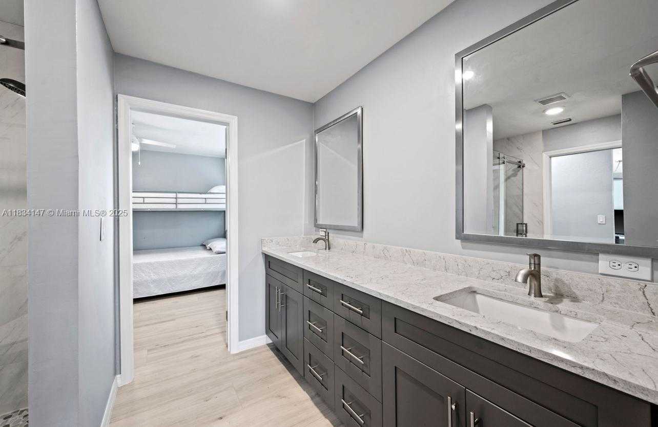 Small Image of 237 SANTA MONICA CT, Cape Coral Number 11