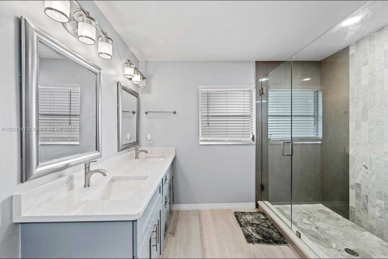 Small Image of 237 SANTA MONICA CT, Cape Coral Number 13