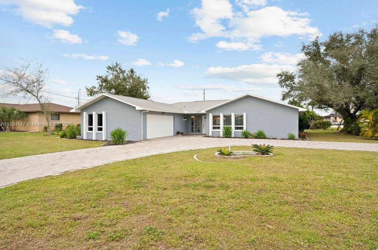 Small Image of 237 SANTA MONICA CT, Cape Coral Number 2