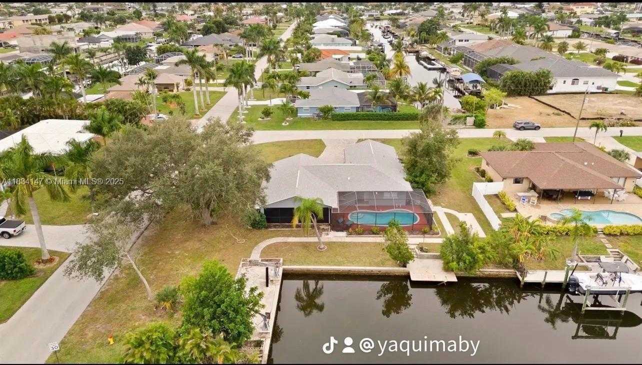 Small Image of 237 SANTA MONICA CT, Cape Coral Number 3