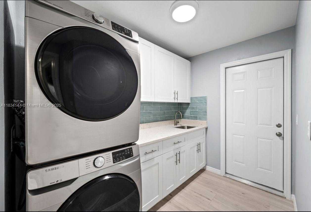 Small Image of 237 SANTA MONICA CT, Cape Coral Number 9