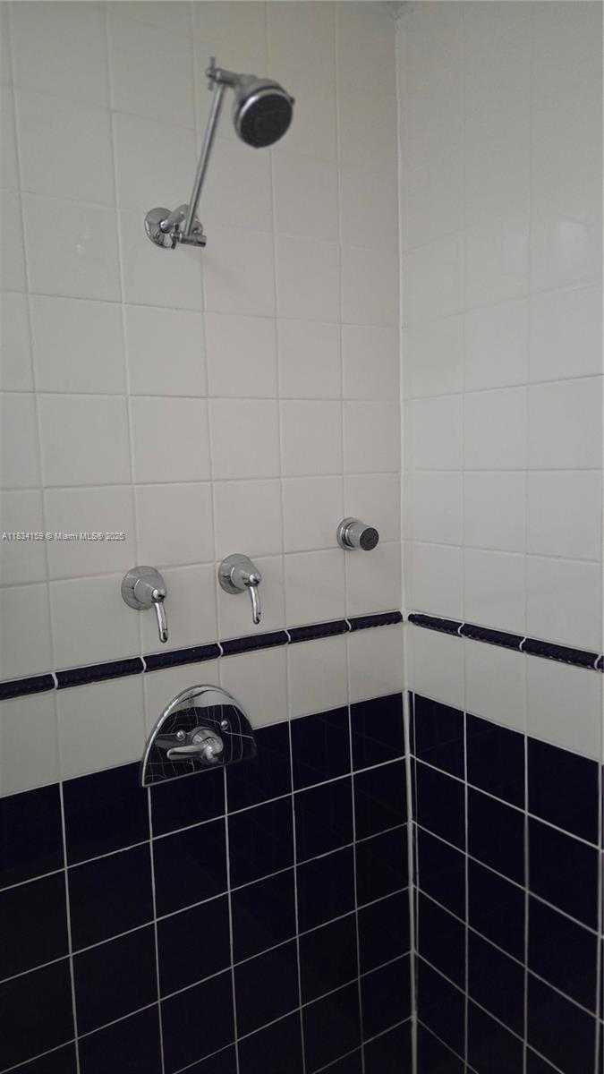 Small Image of 1245 CORAL LN, Hollywood Number 10