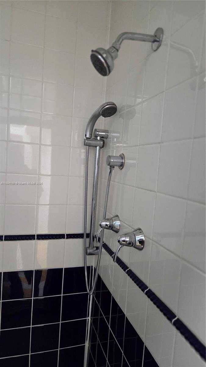 Small Image of 1245 CORAL LN, Hollywood Number 11