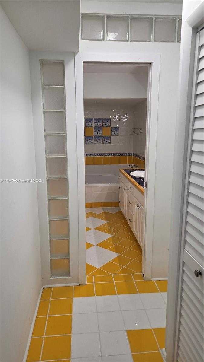 Small Image of 1245 CORAL LN, Hollywood Number 13