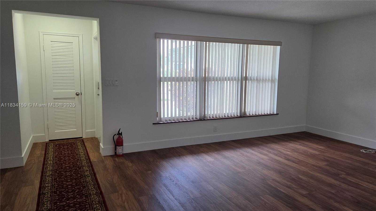 Small Image of 1245 CORAL LN, Hollywood Number 4