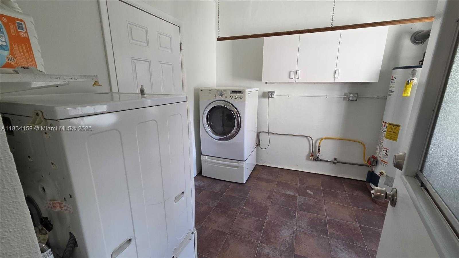 Small Image of 1245 CORAL LN, Hollywood Number 46