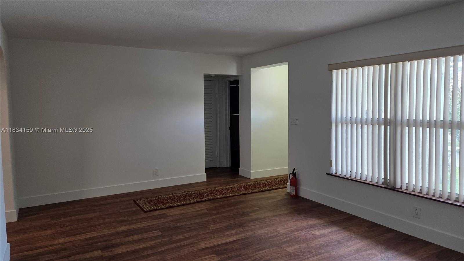 Small Image of 1245 CORAL LN, Hollywood Number 5