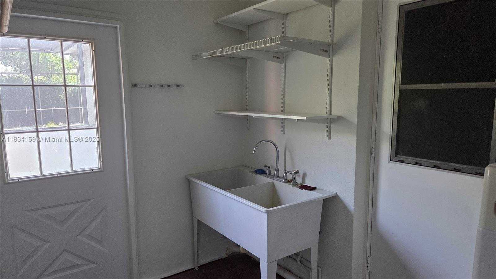 Small Image of 1245 CORAL LN, Hollywood Number 51
