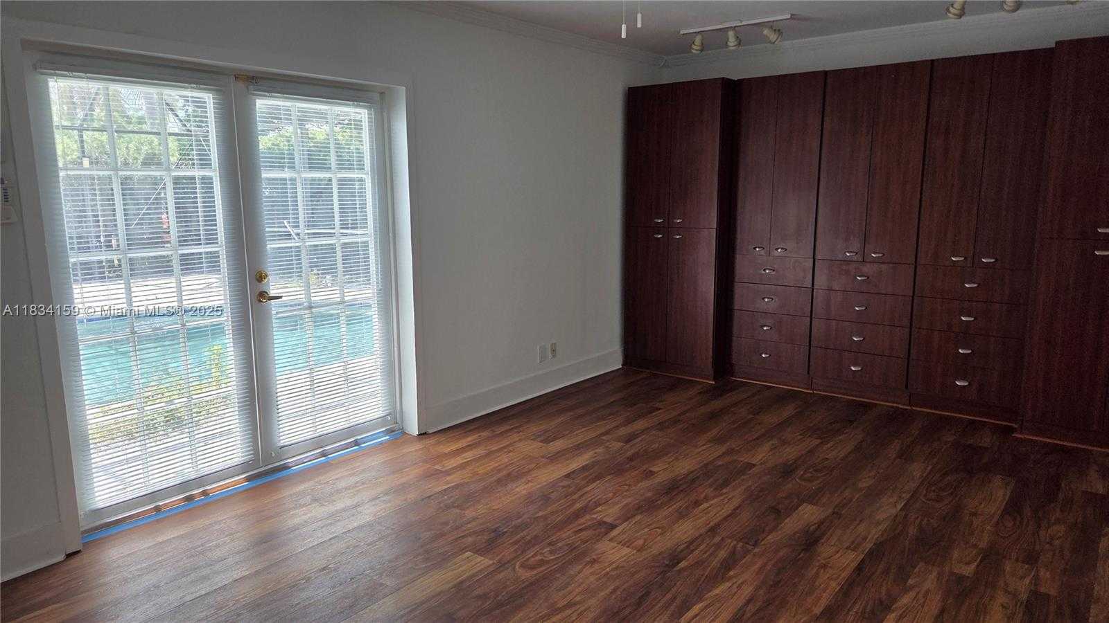 Small Image of 1245 CORAL LN, Hollywood Number 7