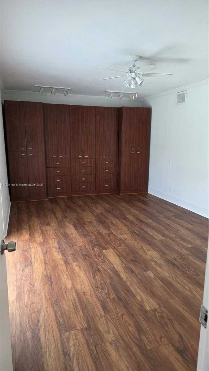 Small Image of 1245 CORAL LN, Hollywood Number 8