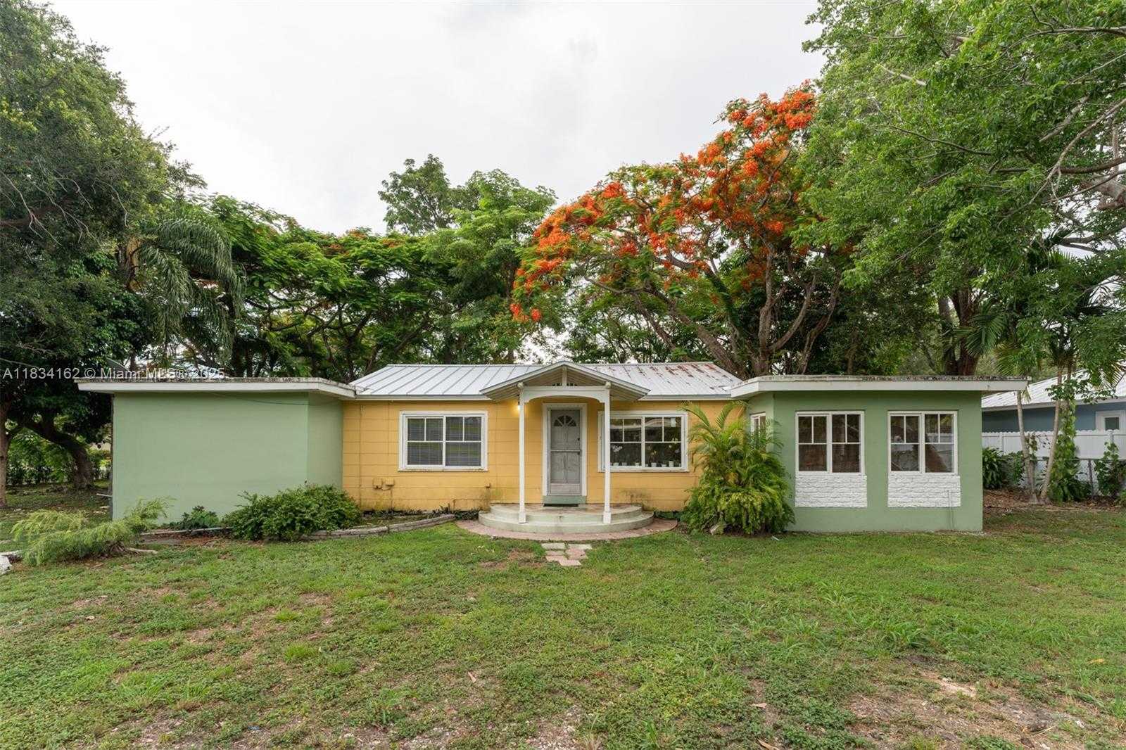 Small Image of 7997 SOUTH WEST 98TH TER, Miami Number 2