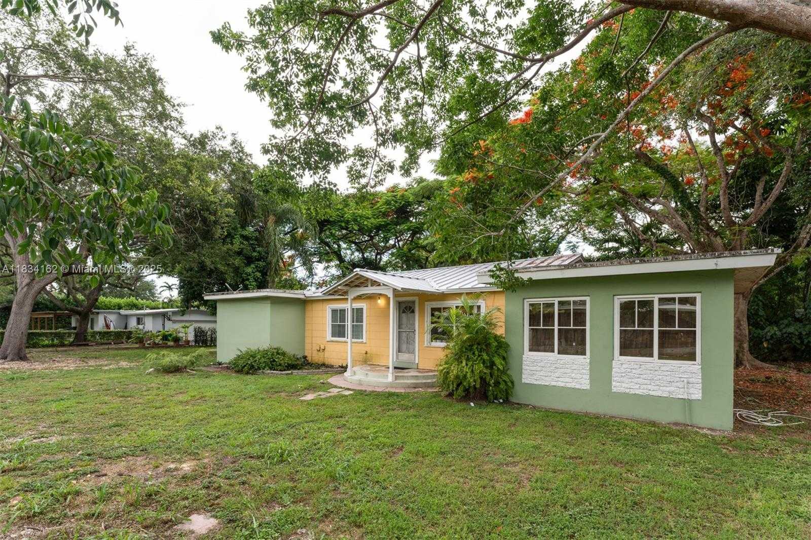 Small Image of 7997 SOUTH WEST 98TH TER, Miami Number 3