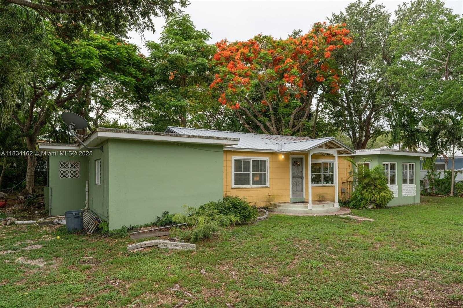 Small Image of 7997 SOUTH WEST 98TH TER, Miami Number 4