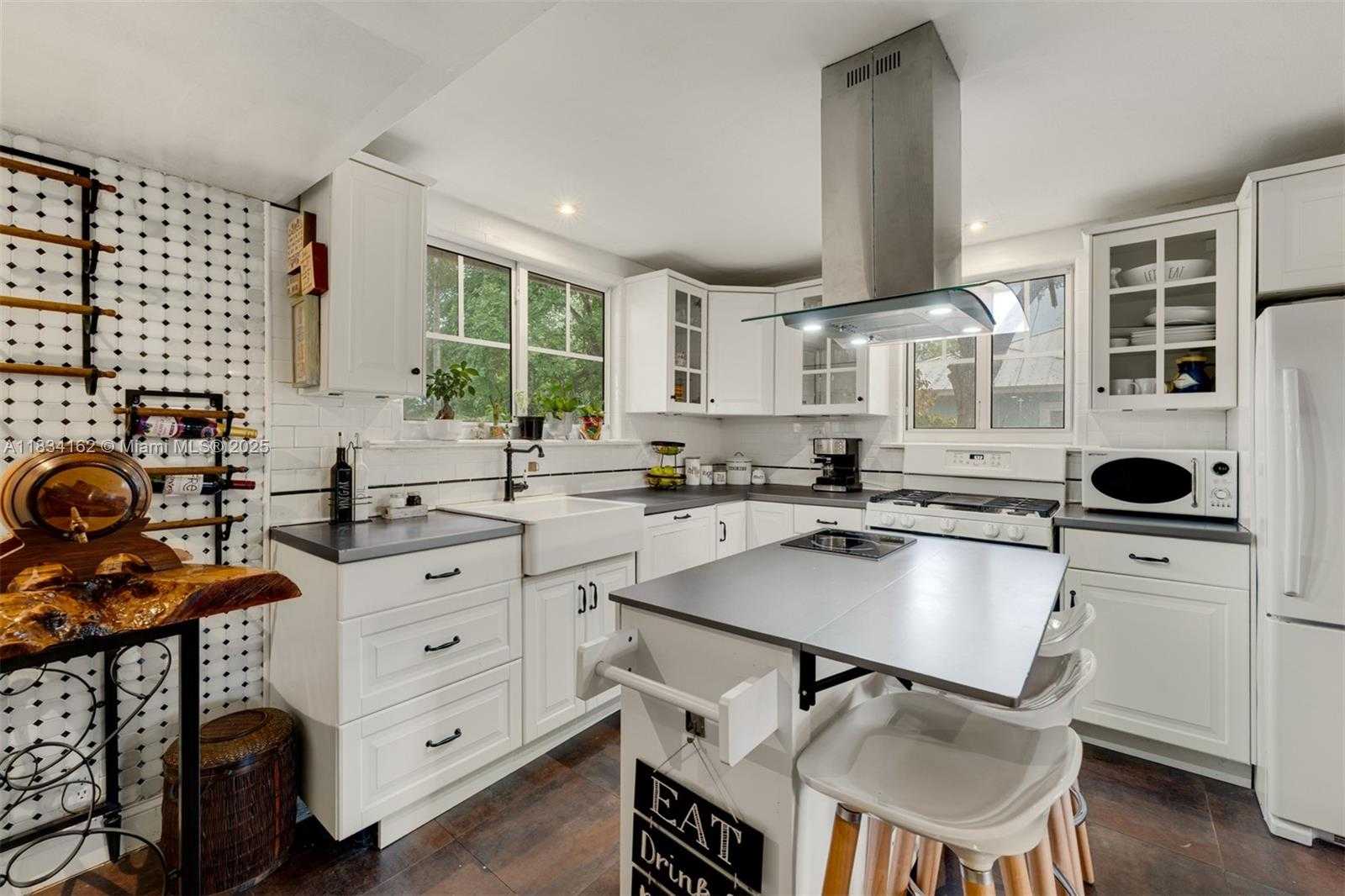 Small Image of 7997 SOUTH WEST 98TH TER, Miami Number 6