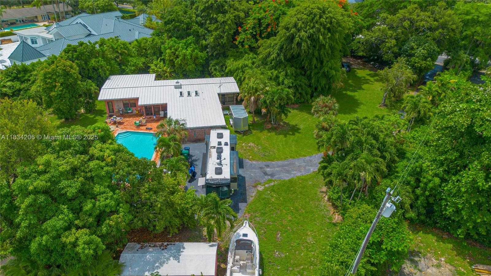 Small Image of 6801 SOUTH WEST 136TH ST, Pinecrest Number 14