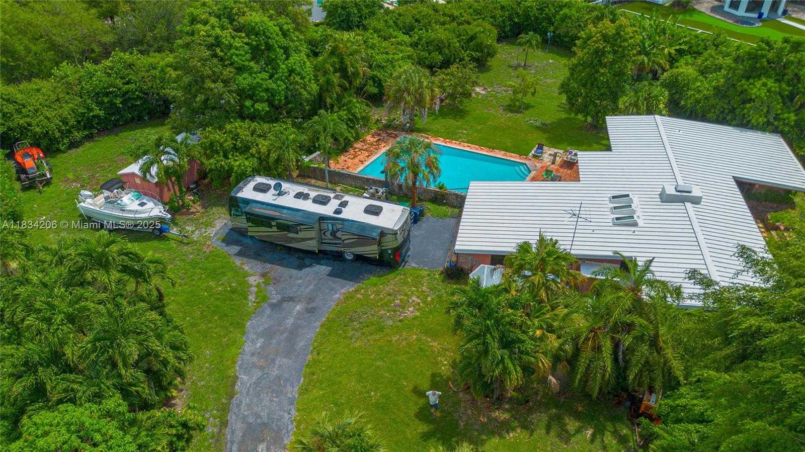 Small Image of 6801 SOUTH WEST 136TH ST, Pinecrest Number 18