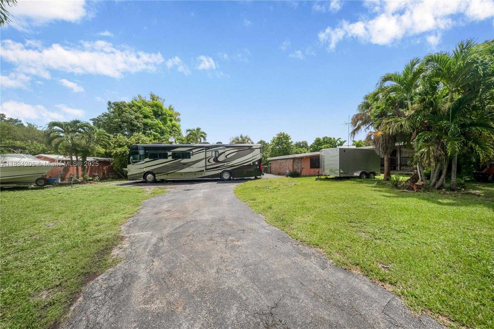 Small Image of 6801 SOUTH WEST 136TH ST, Pinecrest Number 21