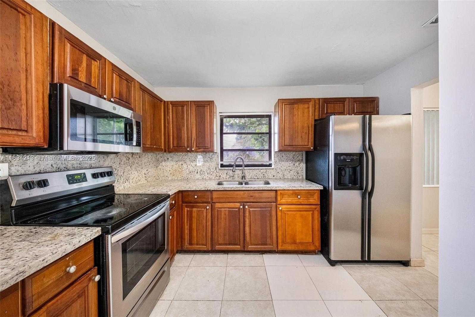 Small Image of 18900 NORTH WEST 19TH AVE, Miami Gardens Number 13
