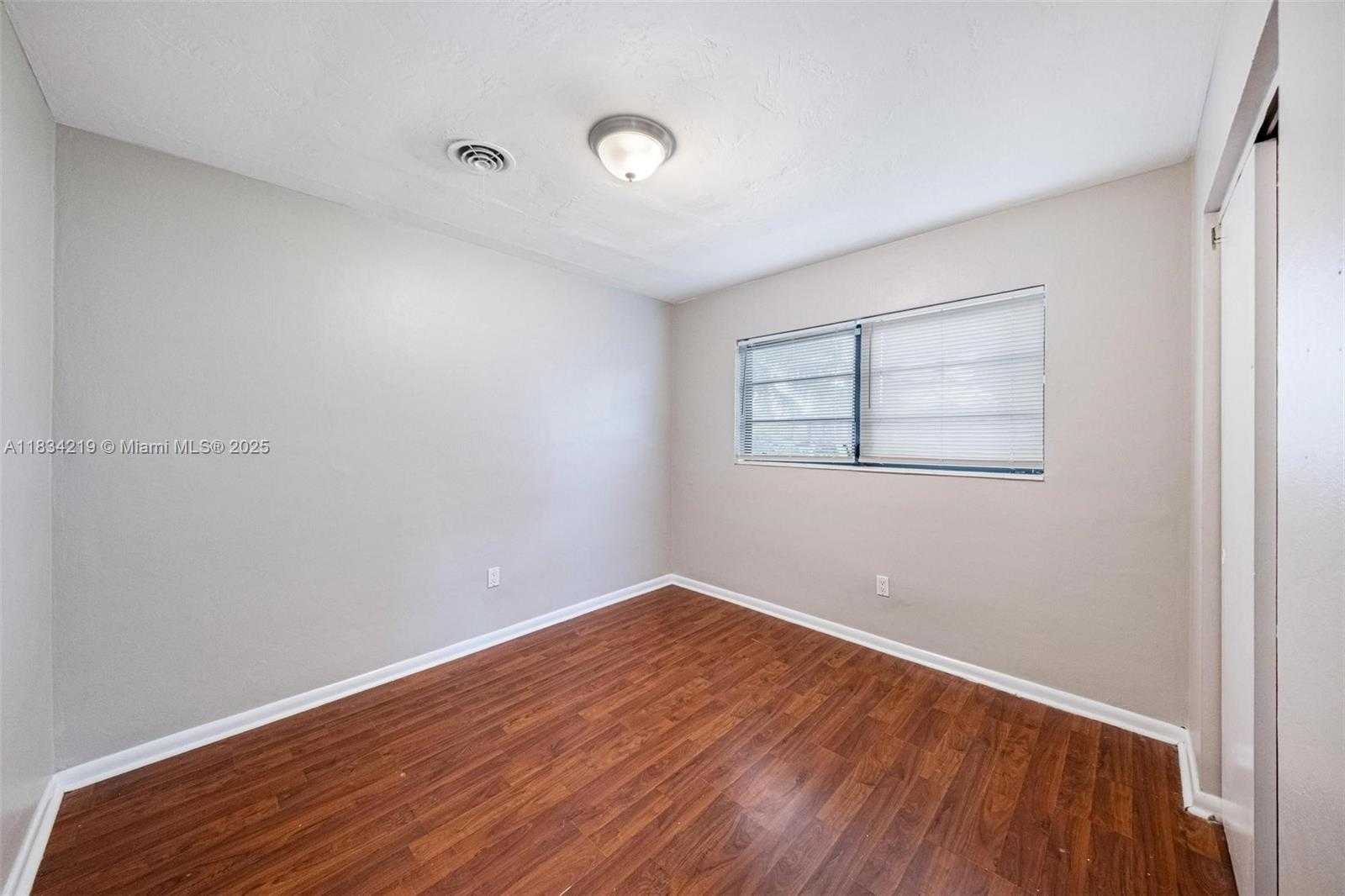 Small Image of 18900 NORTH WEST 19TH AVE, Miami Gardens Number 17
