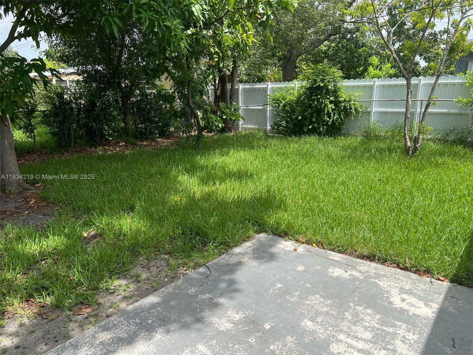 Small Image of 18900 NORTH WEST 19TH AVE, Miami Gardens Number 19
