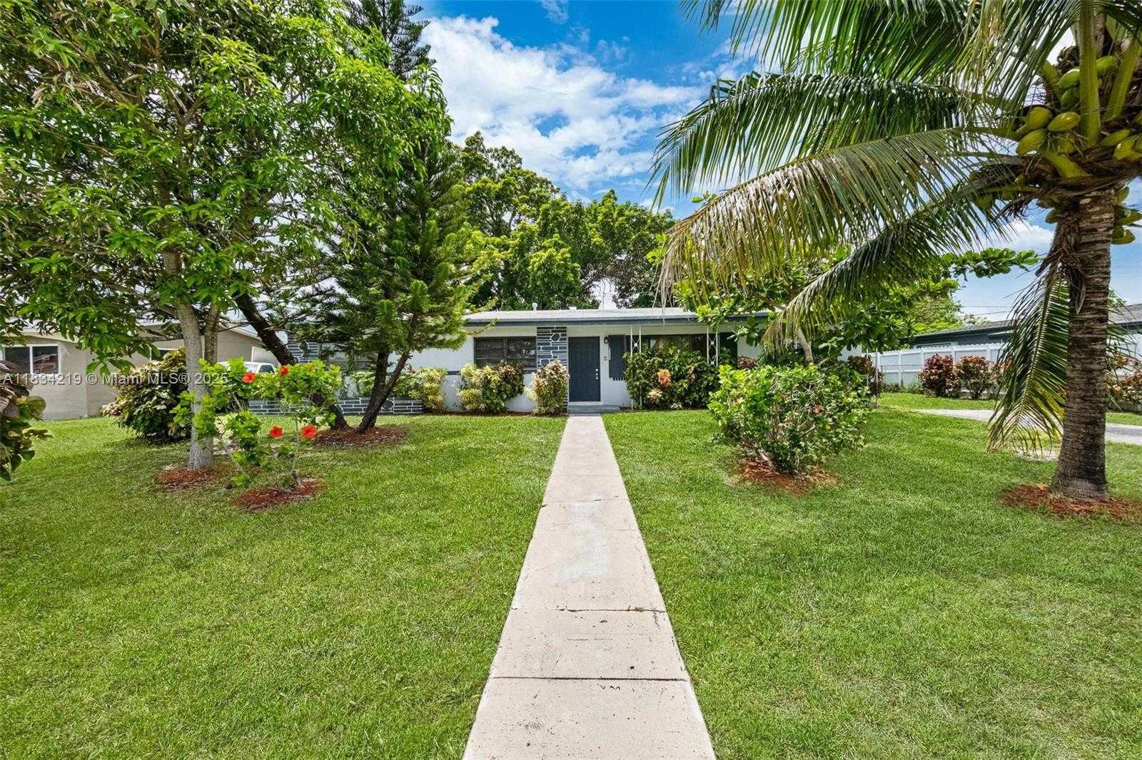 Small Image of 18900 NORTH WEST 19TH AVE, Miami Gardens Number 2