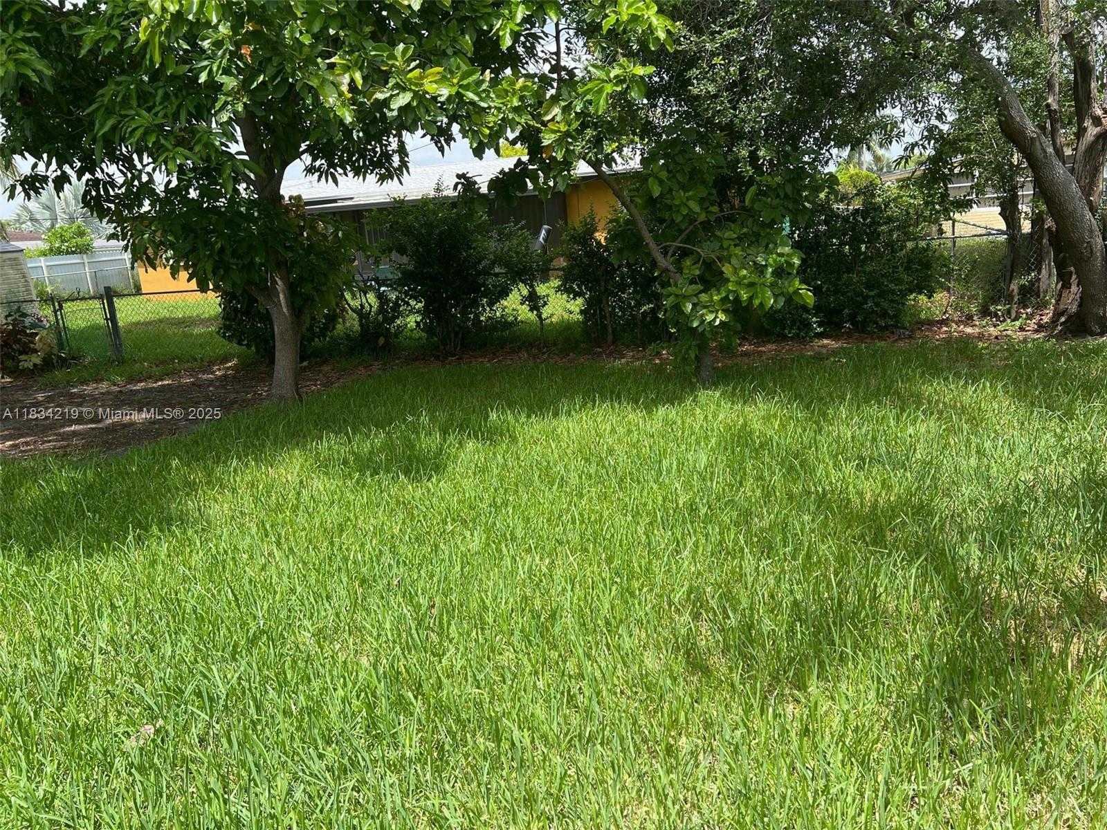 Small Image of 18900 NORTH WEST 19TH AVE, Miami Gardens Number 20