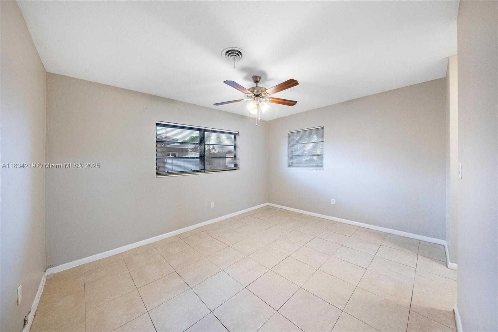 Small Image of 18900 NORTH WEST 19TH AVE, Miami Gardens Number 29